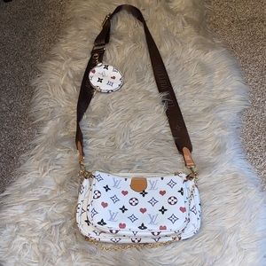 LV Pochette.